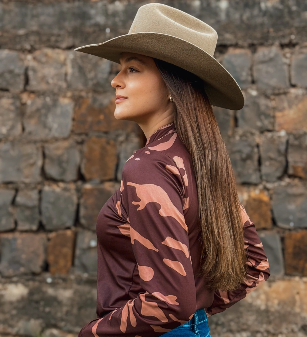 Camisa Agro Feminina Marron Camuflada com proteção solar Uv 50+ - Imagem 4
